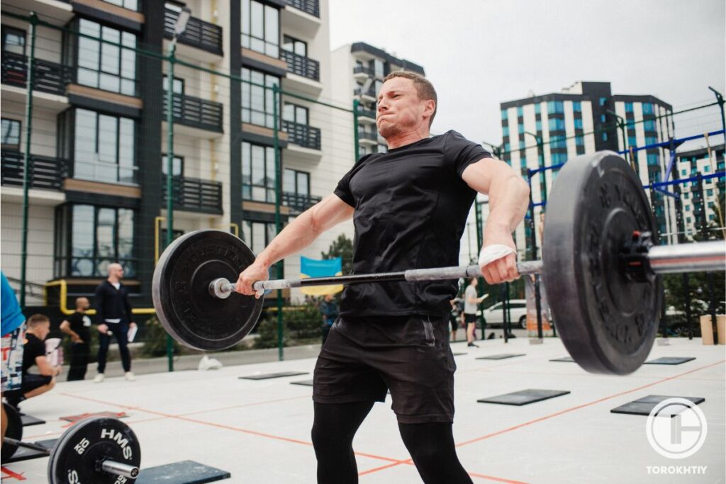 Weightlifters should be able to quickly move 